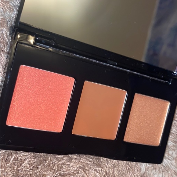 Makeup - Picture 2 of 2